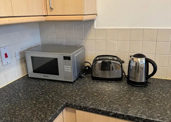 Apt Sleeps 5-Netflix-Parkg-Near City Centre-Etihad-Coop Live