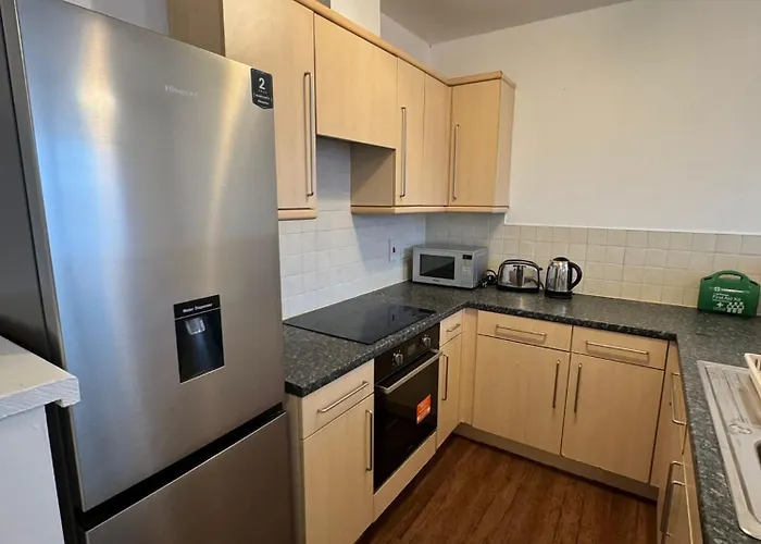 Apt Sleeps 5-Netflix-Parkg-Near City Centre-Etihad-Coop Live