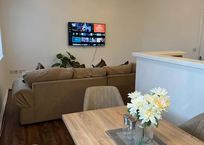 Apt Sleeps 5-Netflix-Parkg-Near City Centre-Etihad-Coop Live